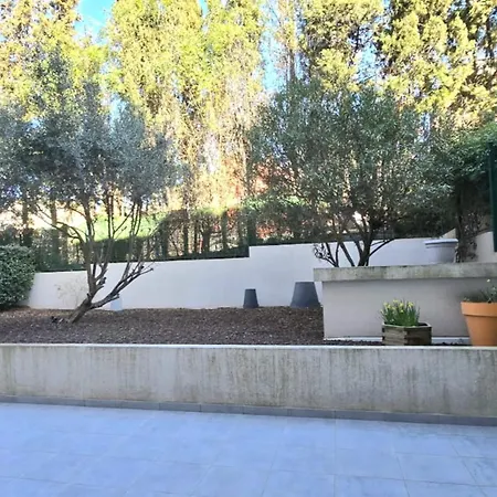 아파트 Spacious T3 With Garden In Saint-raphael