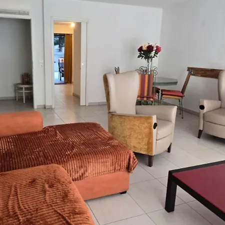 Spacious T3 With Garden In Saint-raphael 아파트 Saint-Raphaël