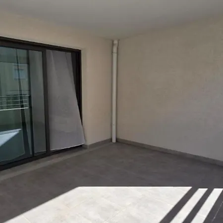 Spacious T3 With Garden In Saint-raphael