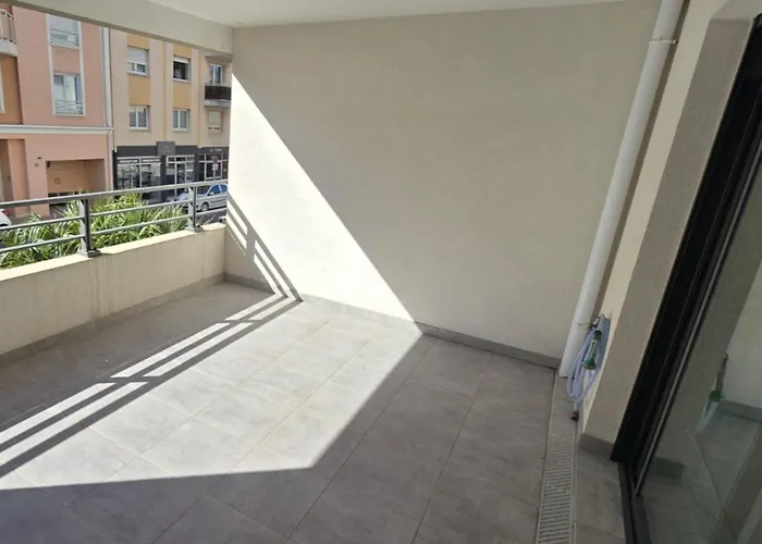 Spacious T3 With Garden In Saint-raphael דירה