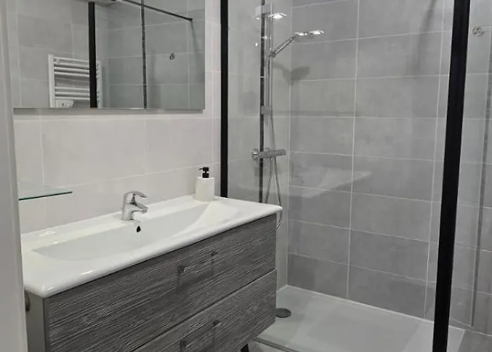 Spacious T3 With Garden In Saint-raphael דירה